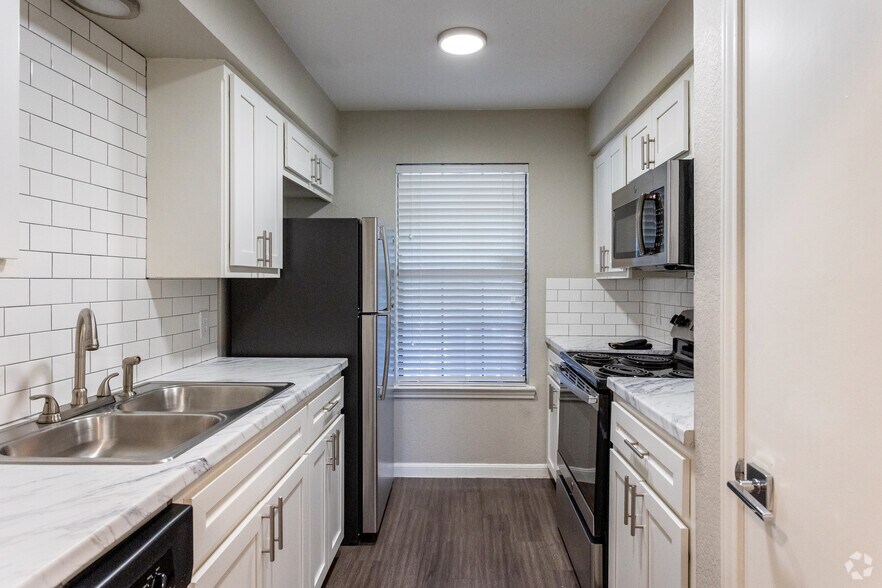 Primary Photo - Settler's Creek Apartments