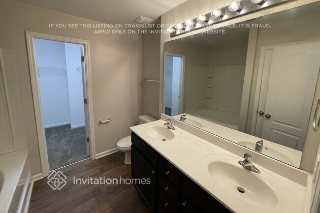 Building Photo - 136 Autumn Bluff Cir