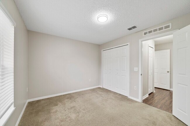 Building Photo - 1914 Manatee Ct
