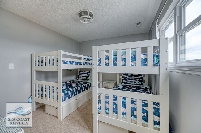 Building Photo - FULLY FURNISHED OFF-SEASON MONTHLY RENTAL - AVAILABLE TO START NOV 10TH