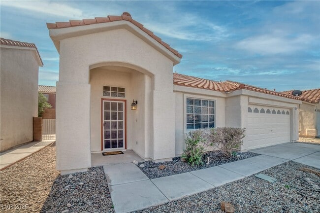 Building Photo - 2542 N Grand Basin Dr