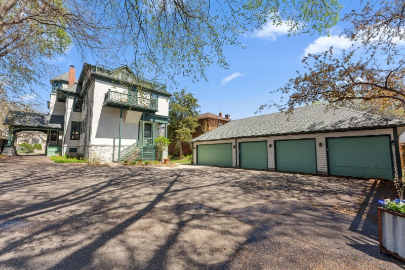 Building Photo - 710 Summit Ave