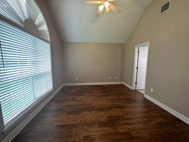 Building Photo - Large 3 Bedroom Blanchard Home