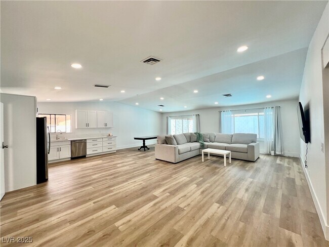 Building Photo - 6191 Bullion Blvd