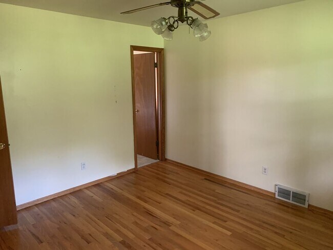 Building Photo - 8327 Lonkar