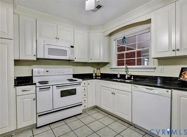 Building Photo - 8506 Bentridge Ln