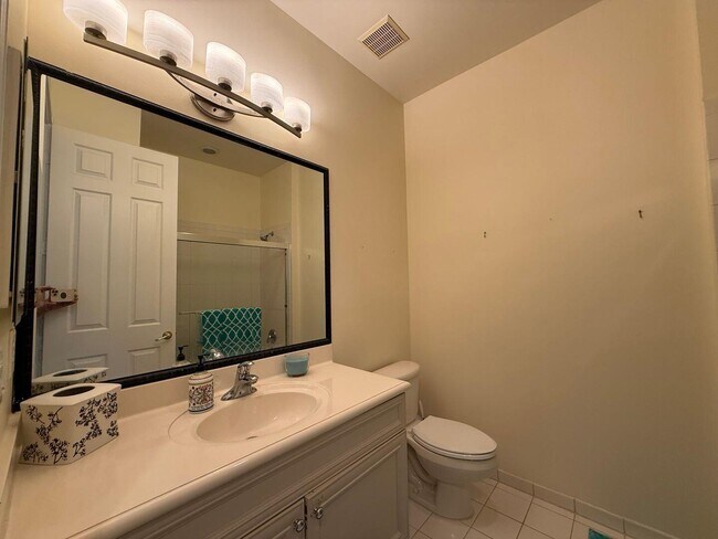 Building Photo - 6393 Bella Cir