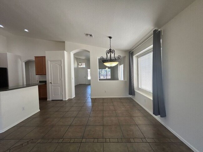 Building Photo - 3861 E Redfield Ct