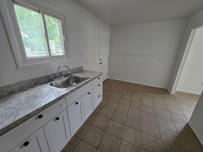 Building Photo - 66 Thorn Ln