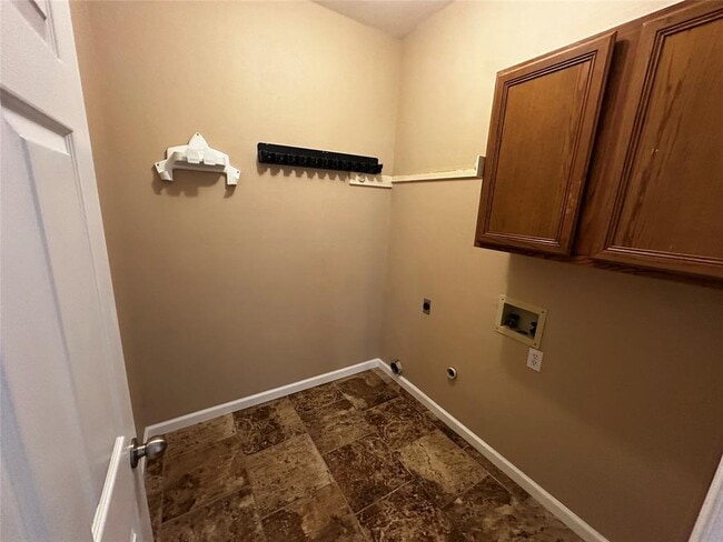 Building Photo - 1041 Disraeli Cir