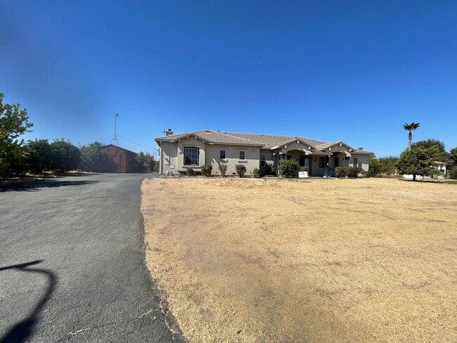 Building Photo - 5-Bedroom, 3-Bathroom Home for Rent on 1-A...