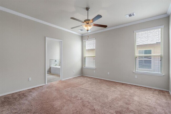 Building Photo - 220 Chickadee Ln