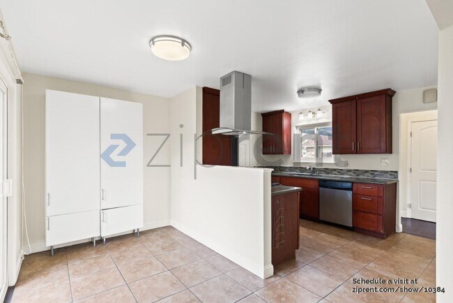 Building Photo - 3078 Deseret Dr