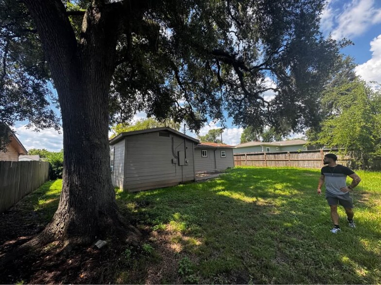 Building Photo - 134 Huisache St