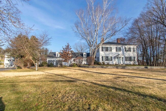 Building Photo - 267 N River Rd