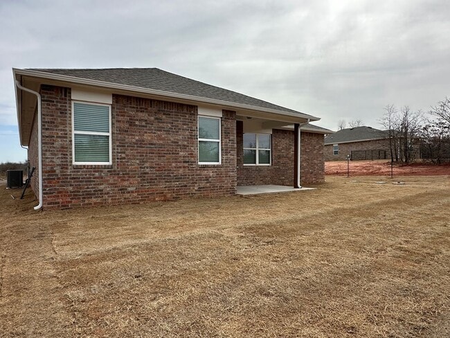 Building Photo - Ridge Creek Addition 3 bedroom, 2 bathroom on 1.43 acre Wooded Lot!