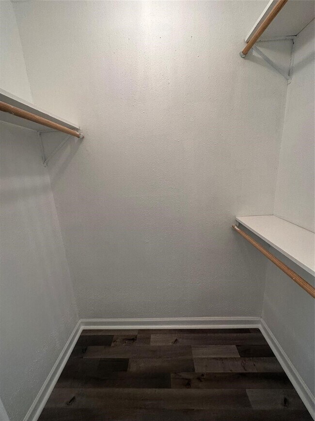 Building Photo - 2814 S Bartell Dr