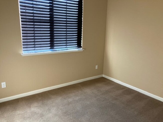 Building Photo - 2285 Rutland Ct