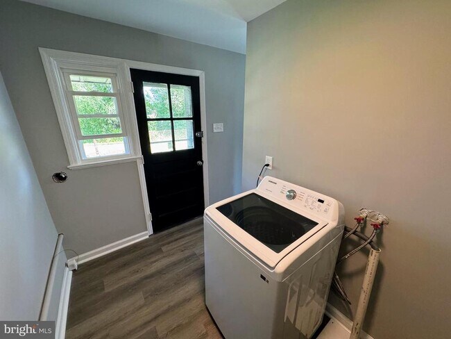 Building Photo - 1015 Alcyon Dr