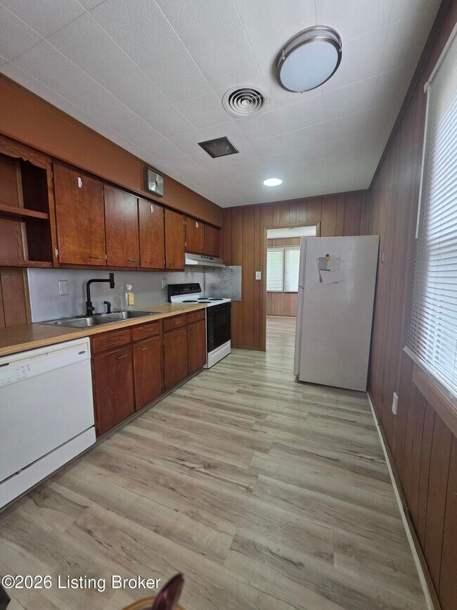 Building Photo - 226 Granvil Dr