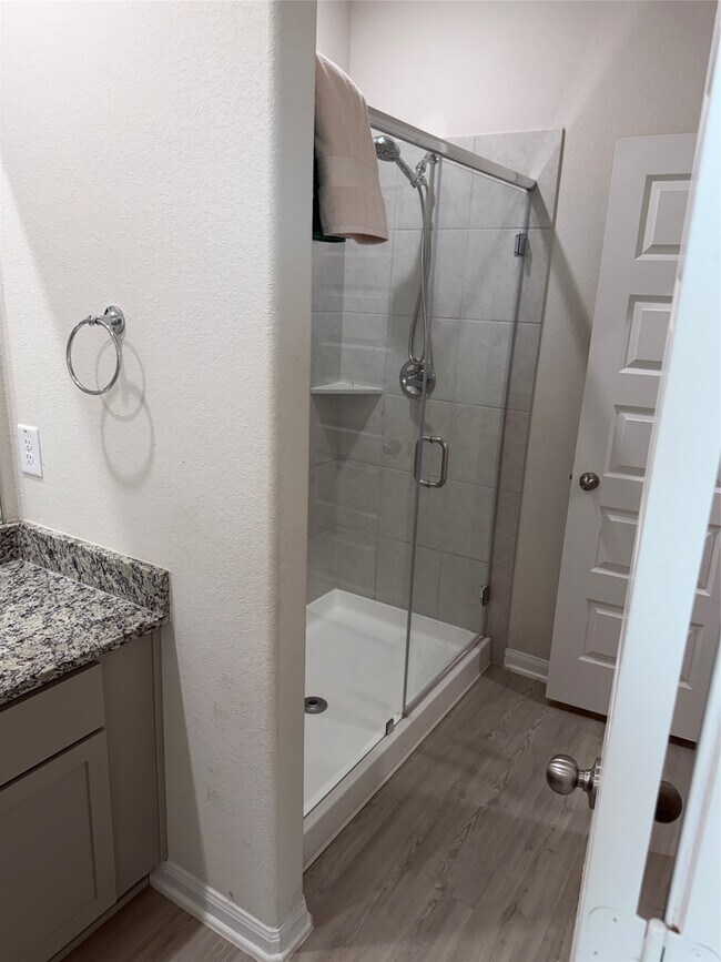 Building Photo - 3056 Plateau Dr