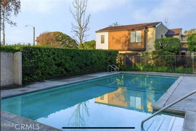 Building Photo - 239 Linwood Ave