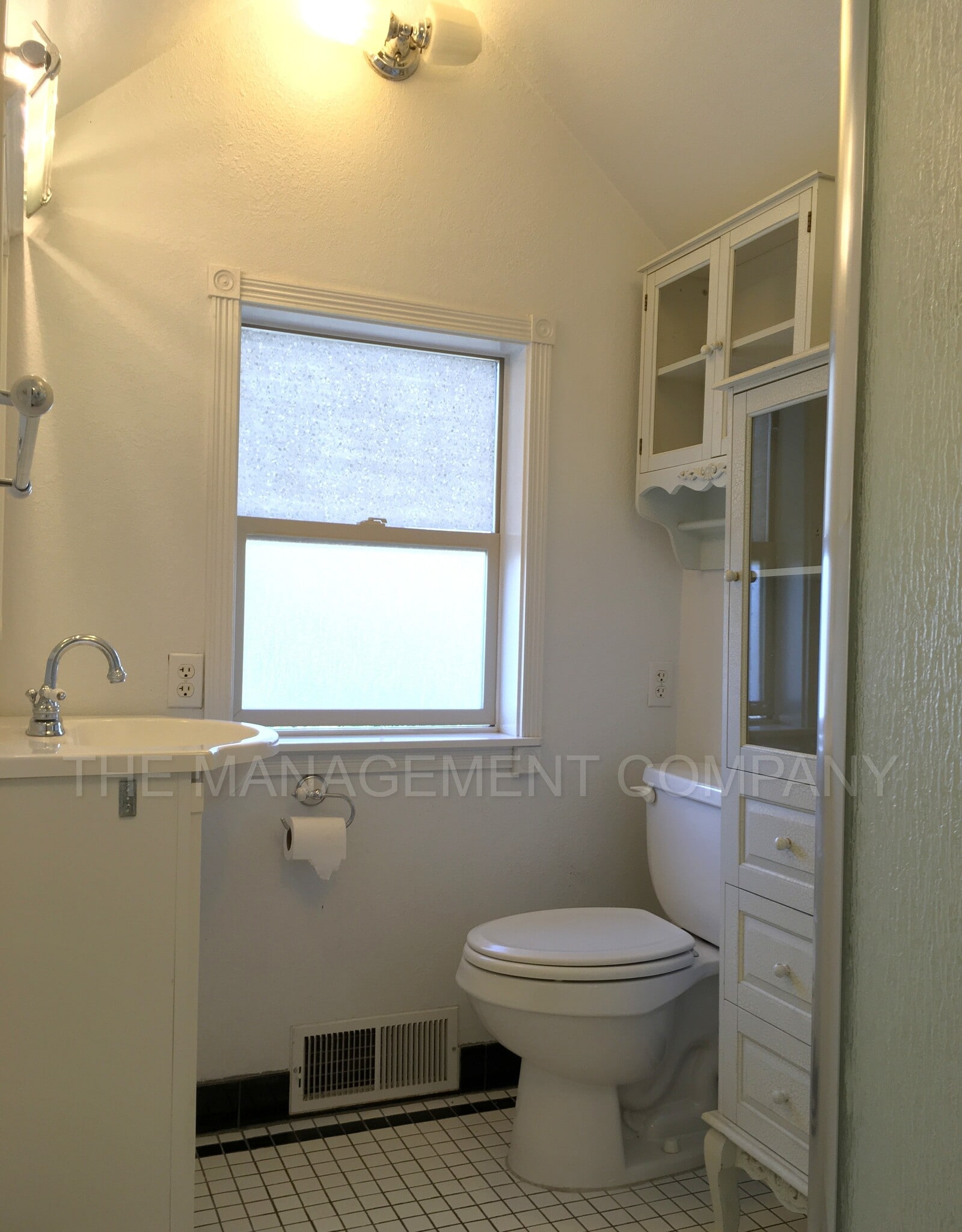 Building Photo - 576 Addison Ave W