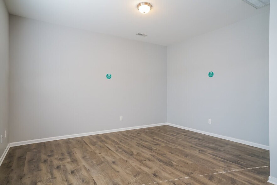 Building Photo - 115 Oakdale Ave