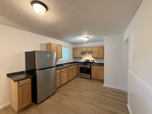 Building Photo - 2210 Fields Ave