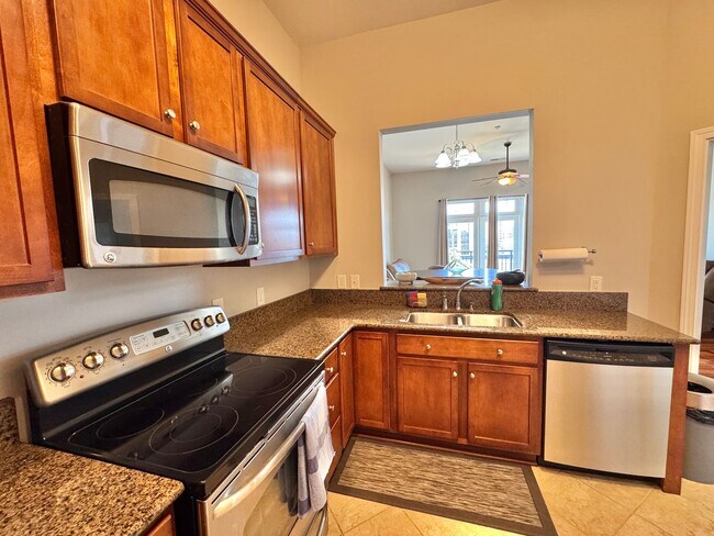 Building Photo - NEWPORT NEWS - STUNNING APARTMENT IN  THE ...