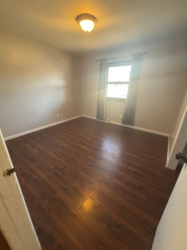 Building Photo - Indian Hills 3 Bedroom 2 full Bath 2300 Sq ft