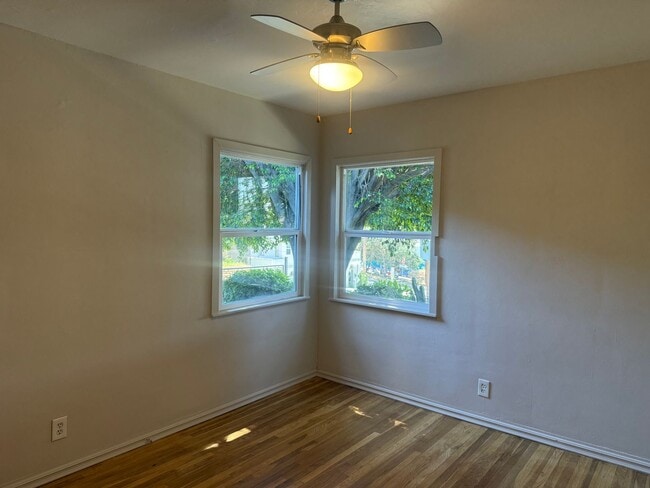 Building Photo - 1313 Douglas St