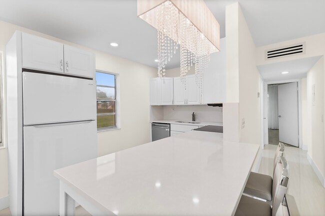 Building Photo - 361 Normandy Ln