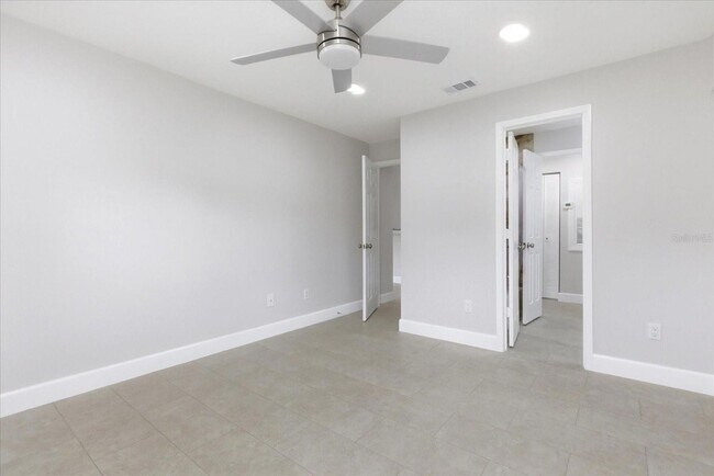 Building Photo - 2504 Grassy Point Dr