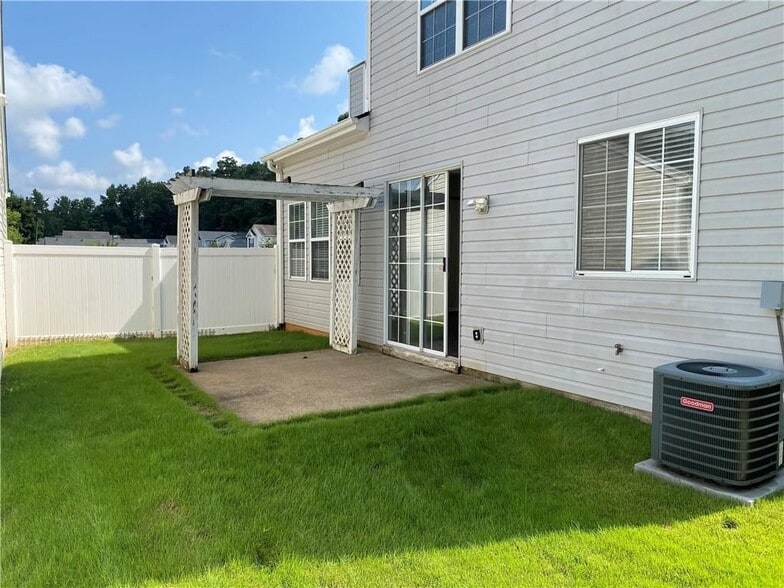 Building Photo - 736 Bedford