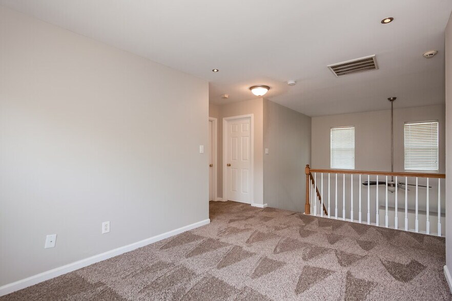 Building Photo - 3924 Huntmeadow Dr