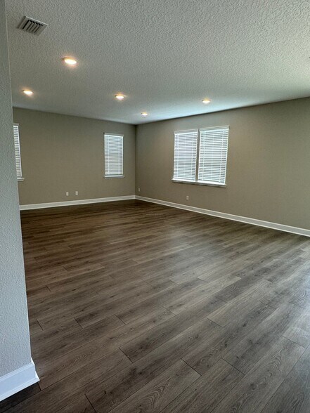 Building Photo - 3528 Cunningham Rd