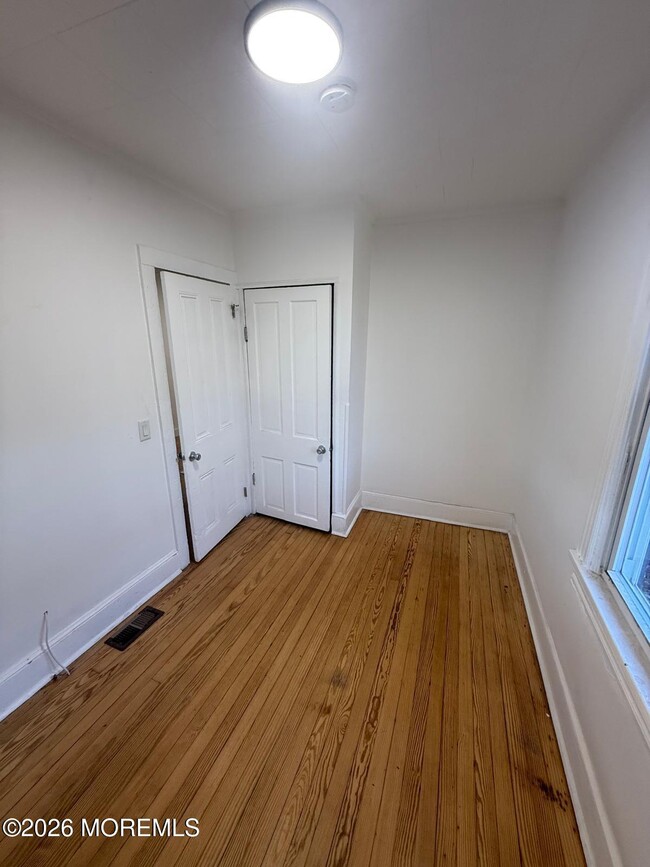 Building Photo - 1327 10th Ave