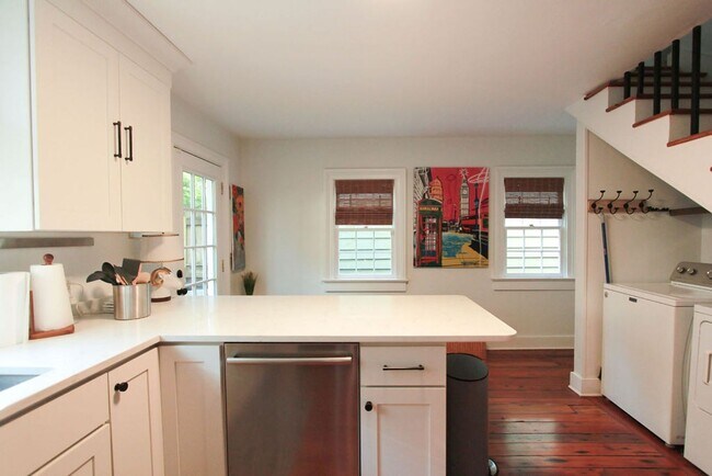 Building Photo - Available 3/1. Beautiful 2BR/2BA available in Elliottborough! Landscaping included!