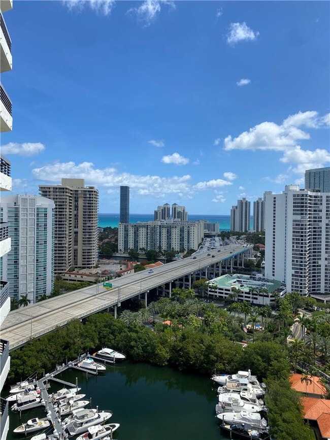 Building Photo - 3500 Mystic Pointe Dr