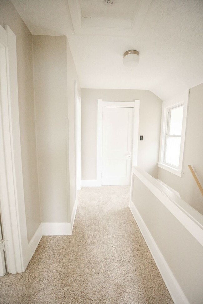 Building Photo - Cute three bedroom home in East Toledo!