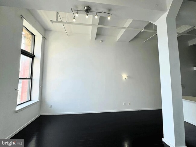 Building Photo - 726 Market St