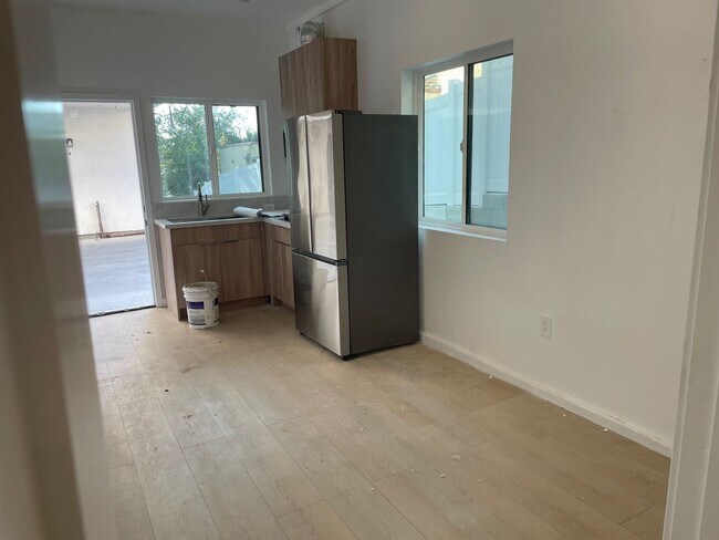 Building Photo - 1376 Edgecliffe Dr