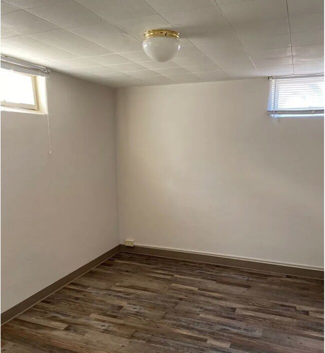 Interior Photo - 605 W University Ave