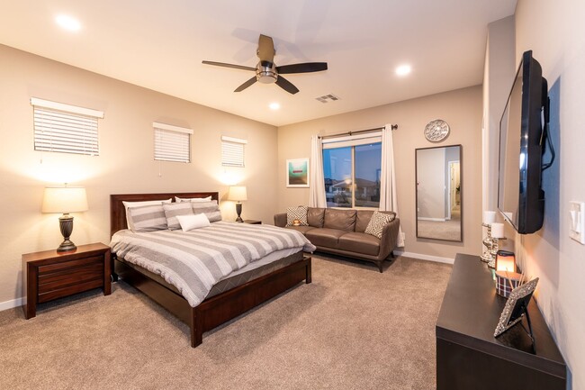 Building Photo - Furnished 3 bedroom house In Summerlin Gat...