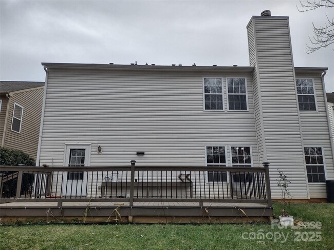 Building Photo - 2026 Durand Rd