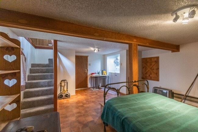 Building Photo - Great Mountain Home - Fully Furnished