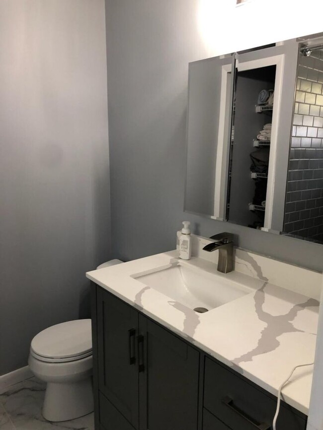 Building Photo - OCEAN ACCESS WATERFRONT! 3 bed / 2 bath wi...