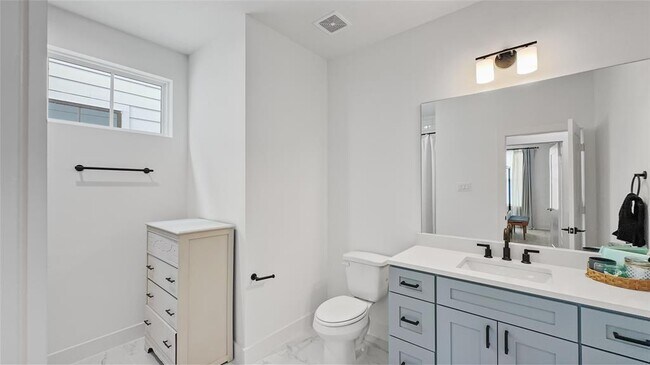Building Photo - 6423 Highland Pine Ln