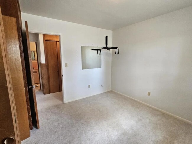 Building Photo - 3254 Buena Vista Rd